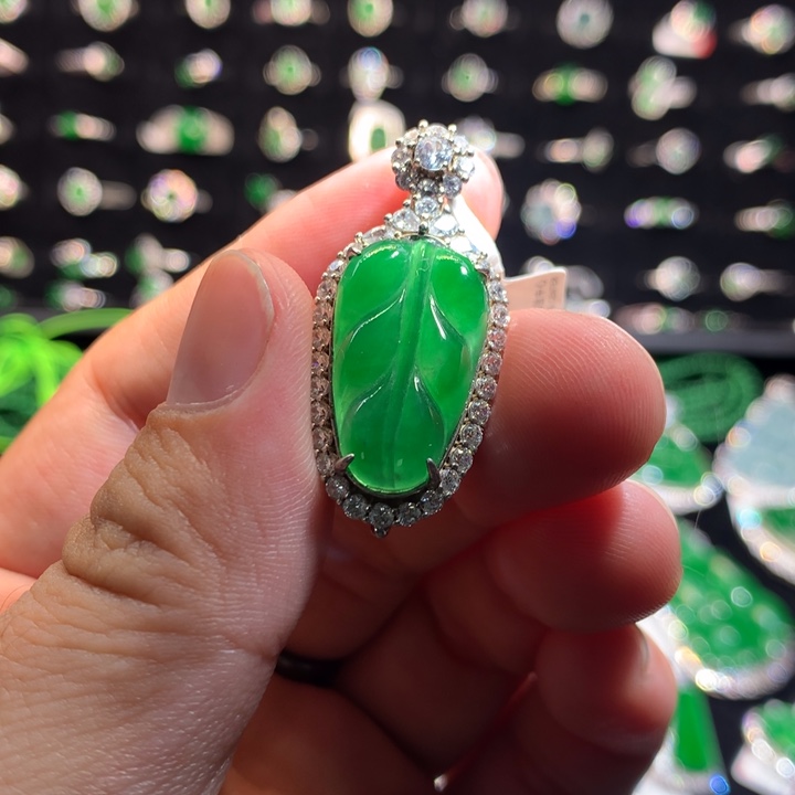 【闪购商品】翡翠颈饰银S925镶嵌叶子