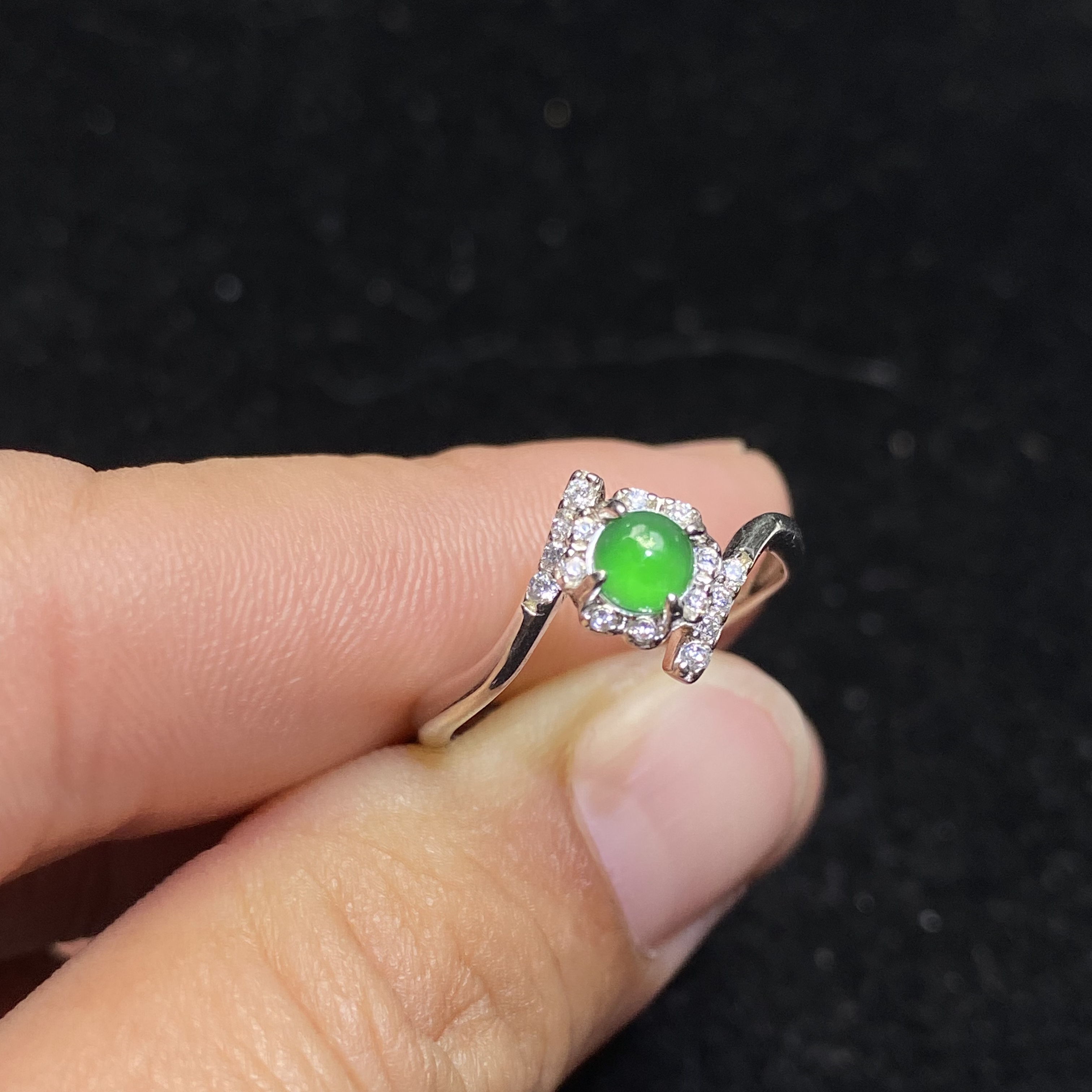 天然翡翠A货蛋面戒指