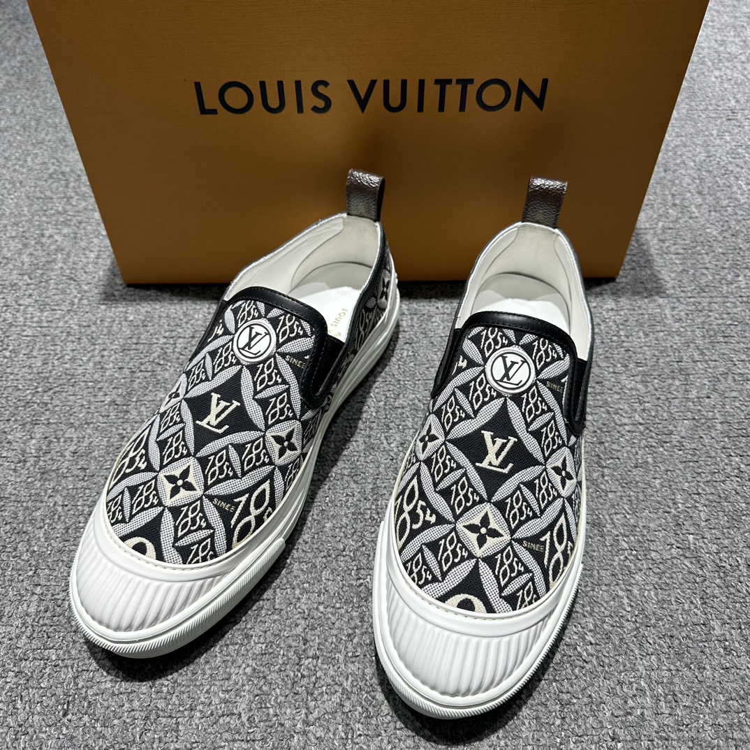 全新未使用 LouisVuitton/路易威登 男士黑色老花休闲鞋低帮板鞋