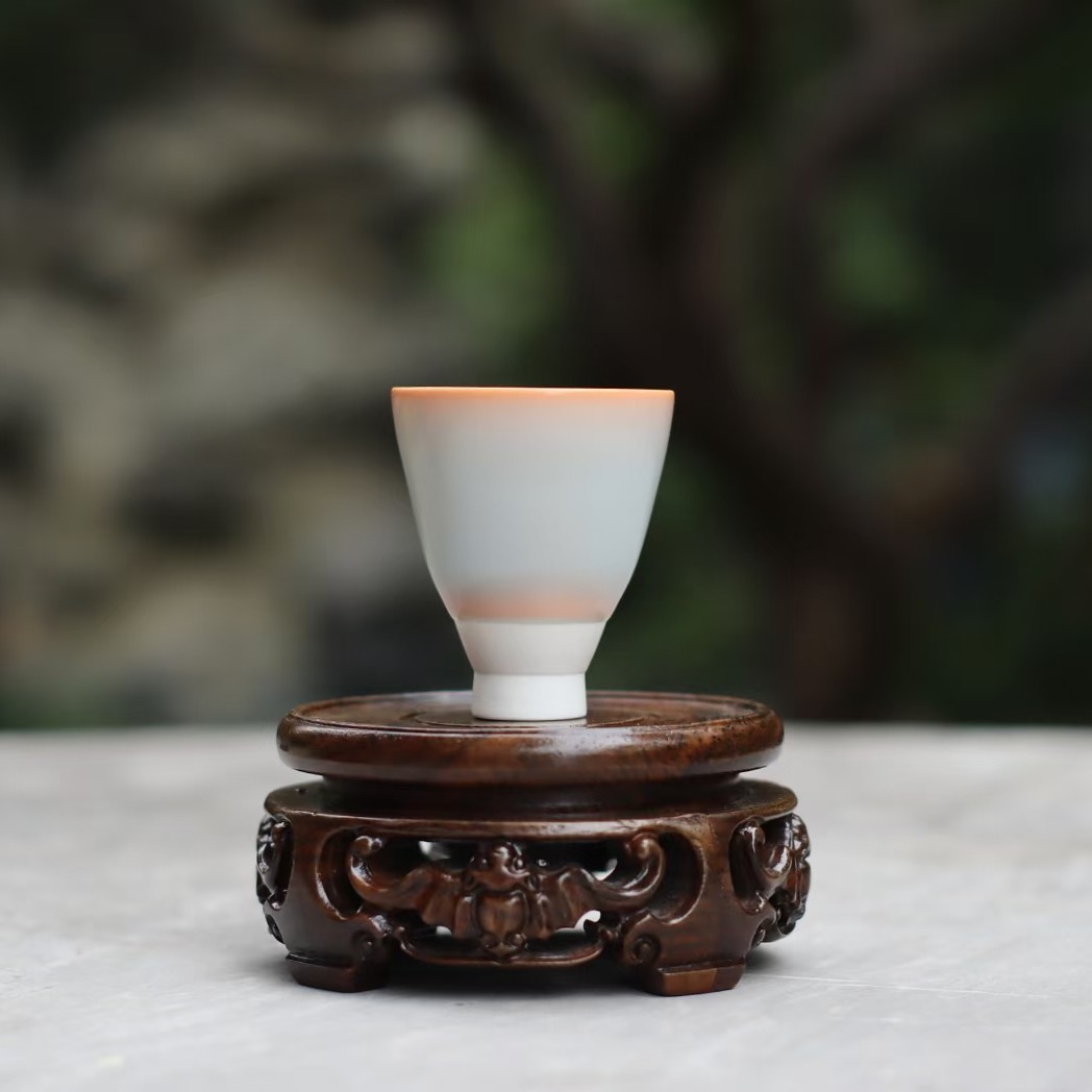 【陈旭签名底款】龙泉蓝桃闻香杯-容量45cc左右。