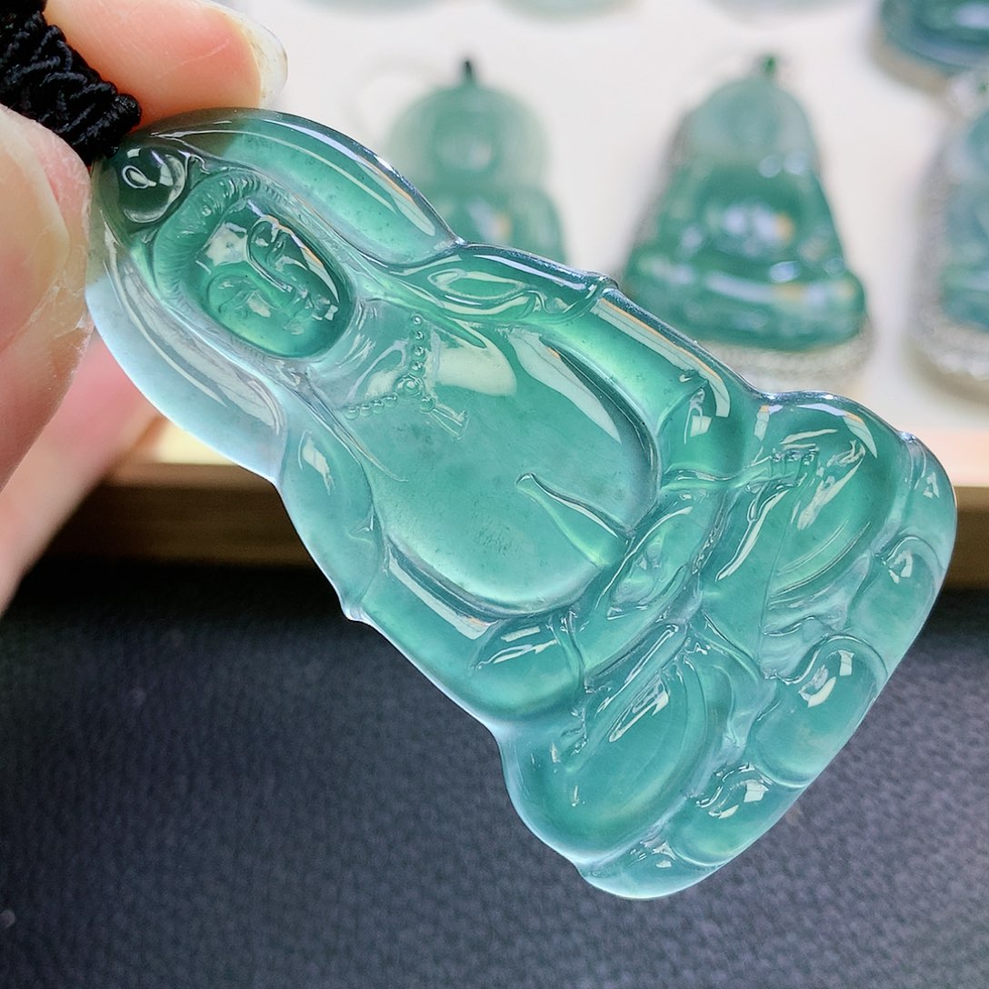 翡翠挂件未镶嵌翡翠