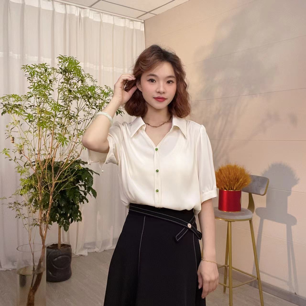 法式小个子正肩牛油果绿短袖衬衫女夏款衬衣女职业v领上衣女