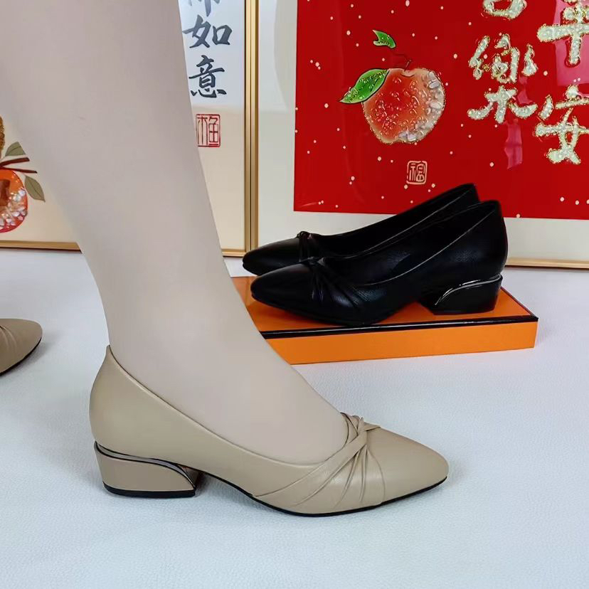24春秋季新款精致时尚软底低跟跟鞋女士妈妈鞋子鞋女士新款单鞋