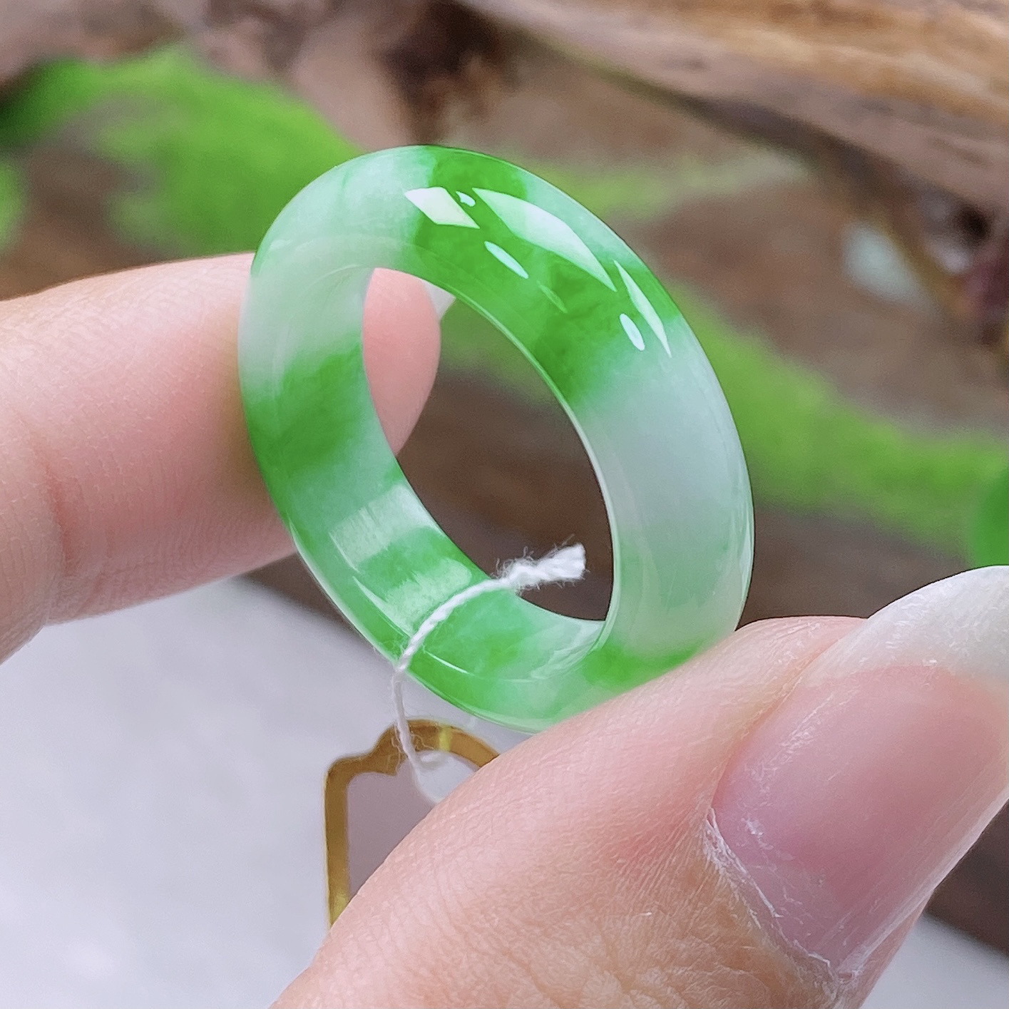 a283天然翡翠A货飘阳绿戒指17号圈口内直径17.9宽5.8厚3.8mm