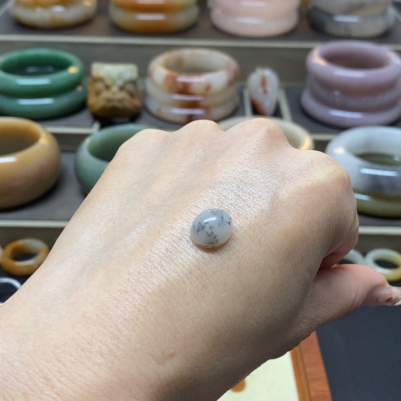 【闪购商品】石英质玉手镯未镶嵌艳*