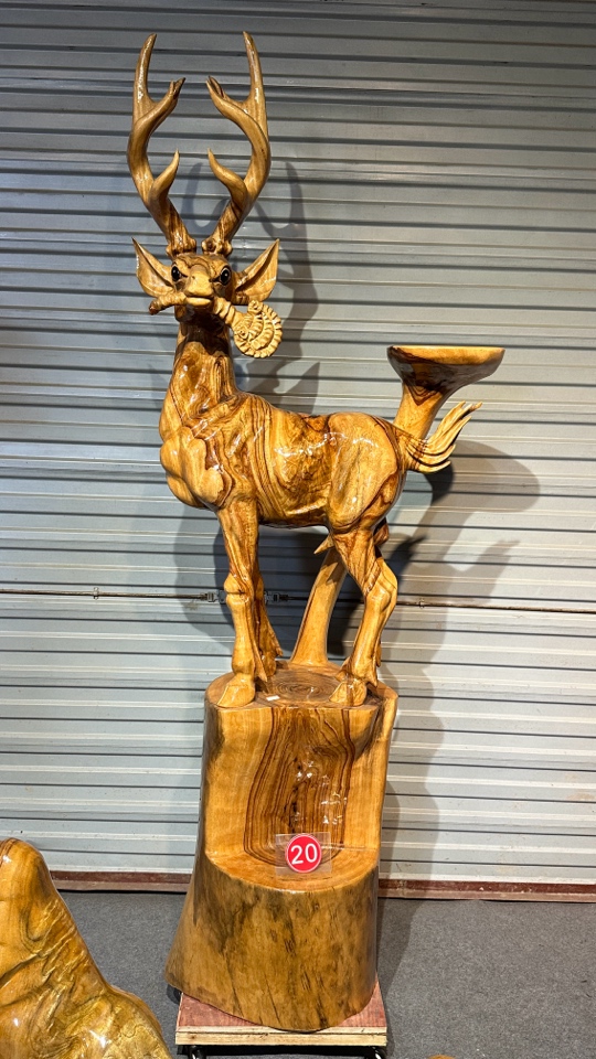 一鹿长虹木雕摆件香樟木整体手工雕刻公司装饰品香樟木小鹿带花台