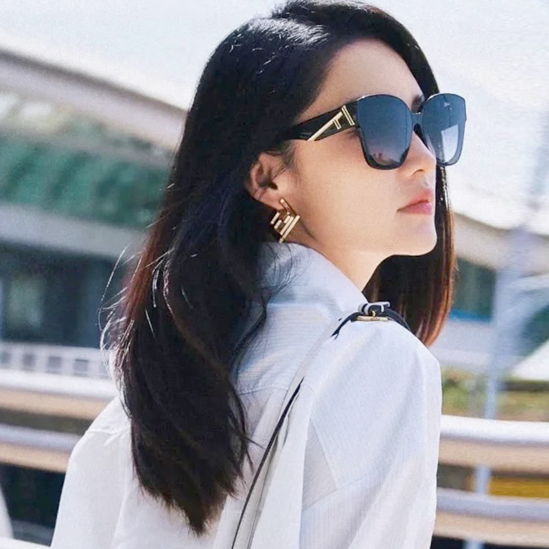 FENDI/芬迪墨镜女防紫外线太阳镜李沁同款FE40098F/40099F