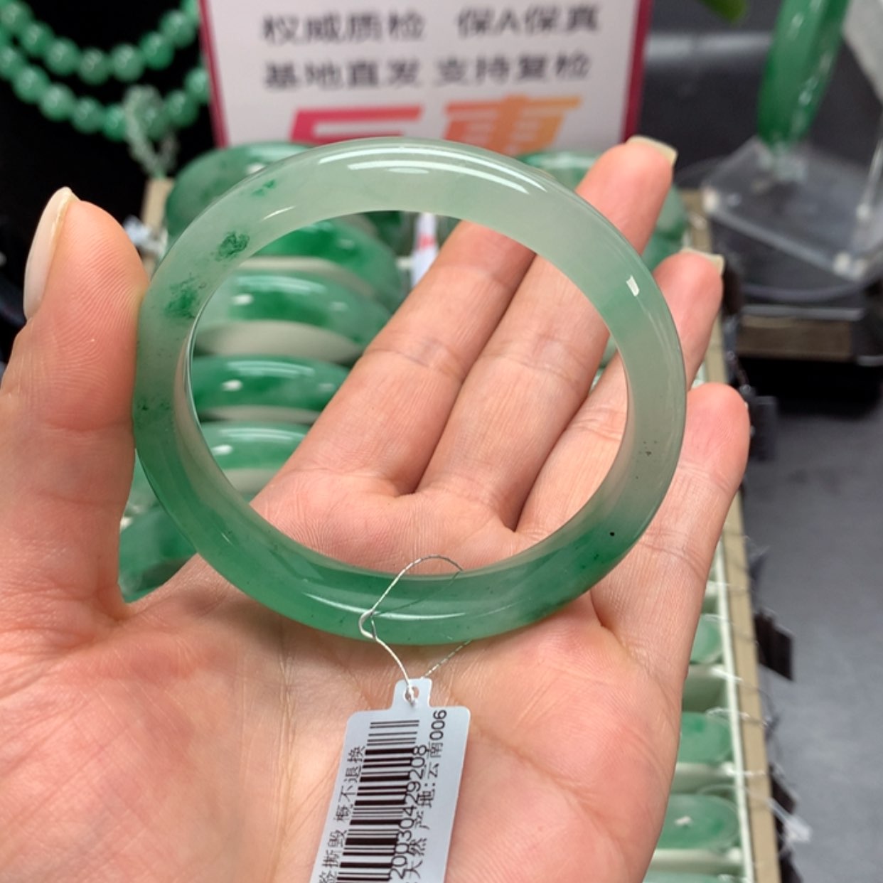 【闪购商品】石英质玉手镯未镶嵌冬*艾