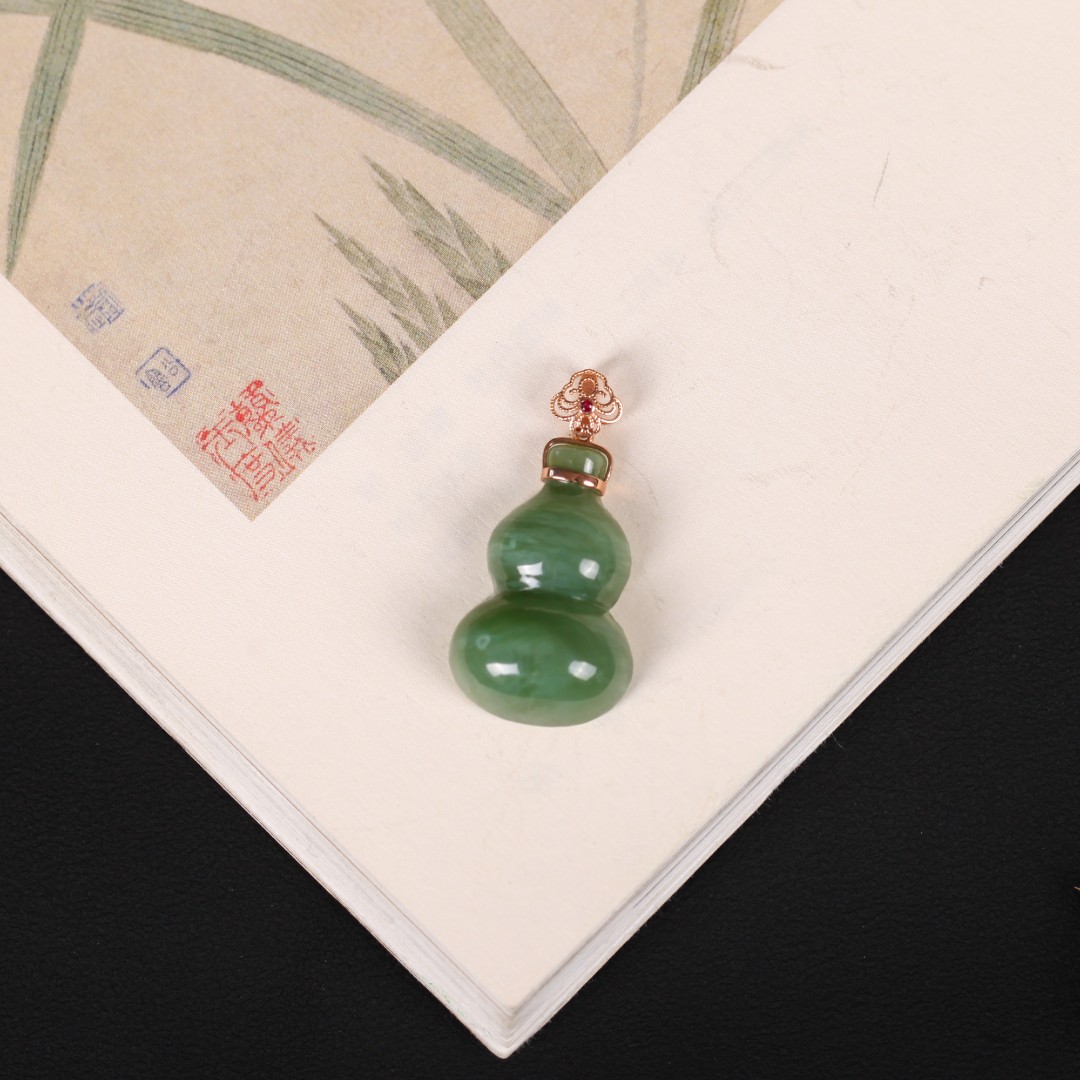 【何姐聊收藏】18K金和田玉猫眼吊坠 01001550