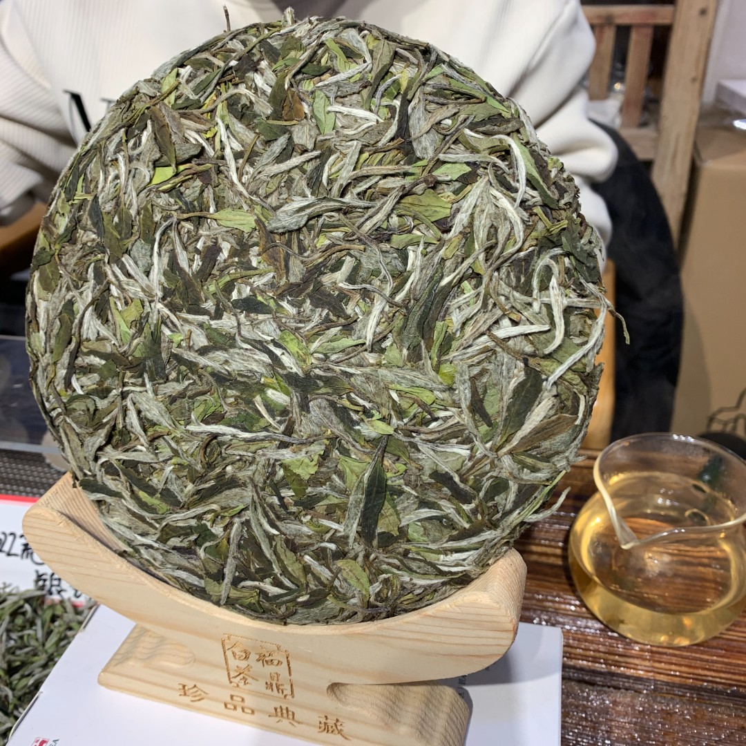 2022年一级白牡丹茶饼花香清爽福鼎白茶甜送礼自喝收藏珍品典藏