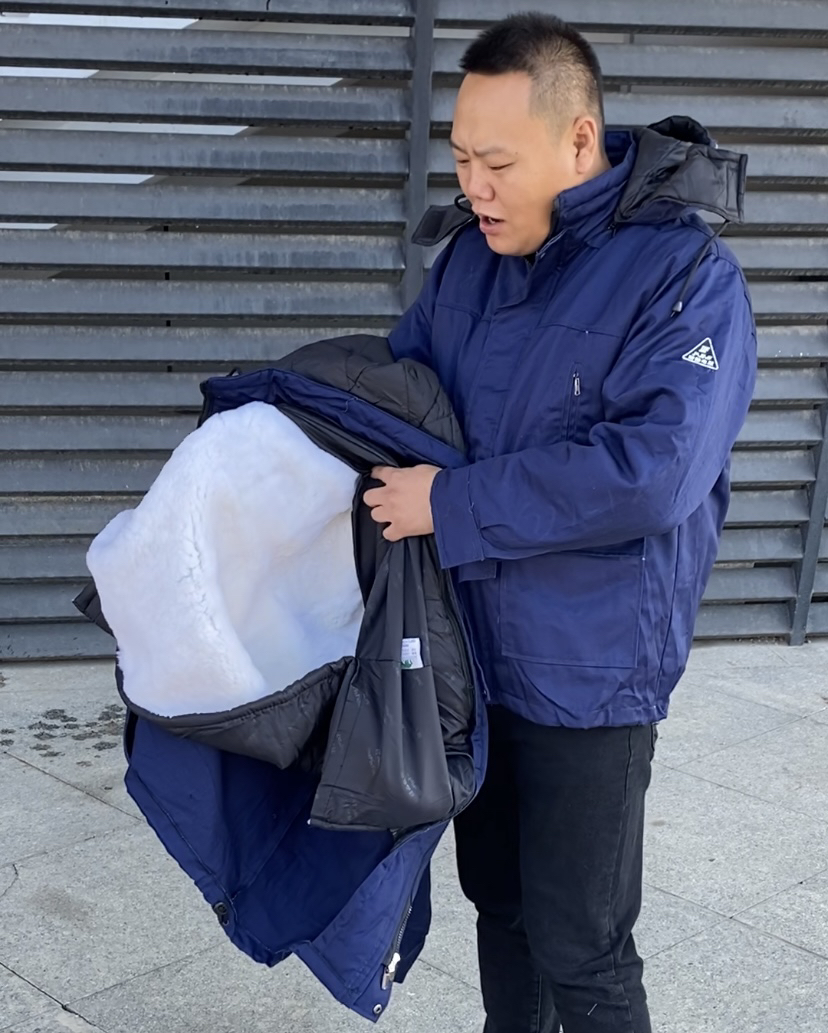 藏蓝色大衣（冬季款）建议大一码拍