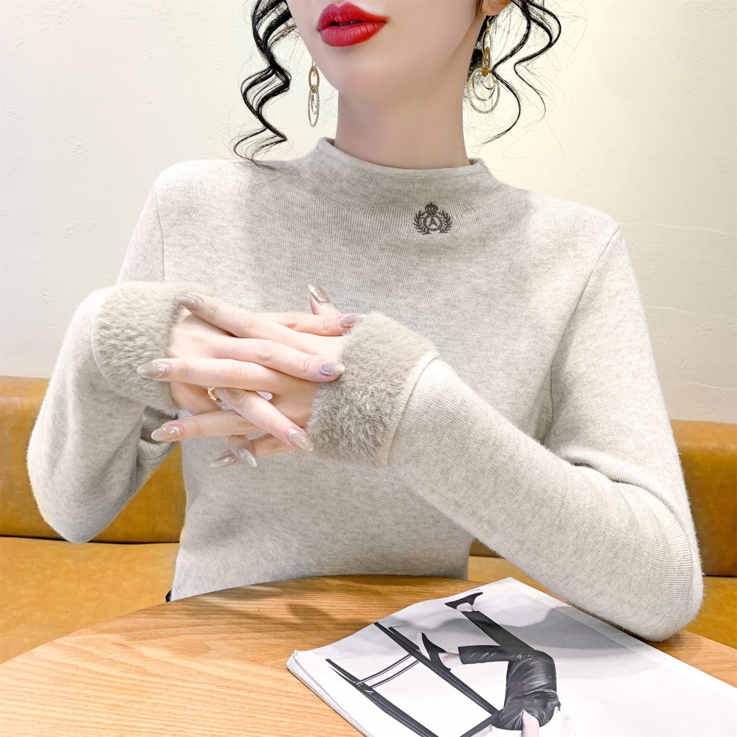 加绒打底衫女秋冬毛衣2025新款加厚内搭一体绒冬季白色半高领上衣