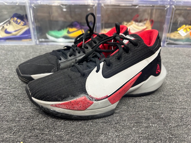 90新 NIKE/耐克 44码 字母哥2黑红篮球鞋 无盒