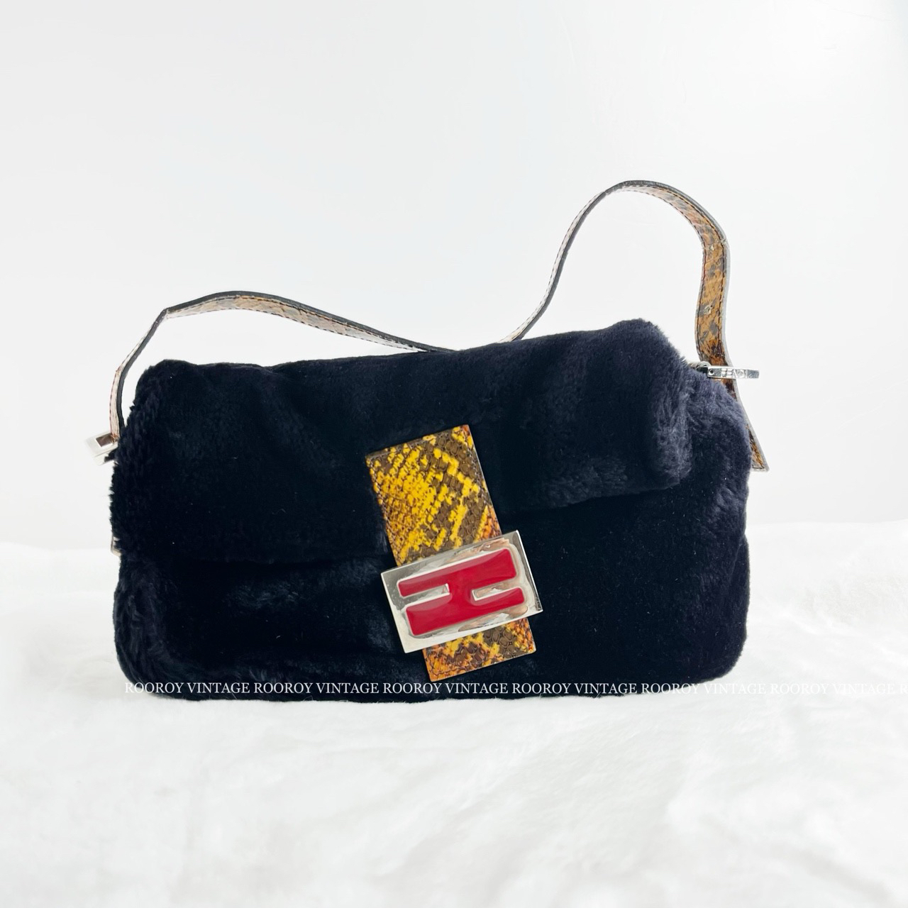 95新 FENDI/芬迪 芬迪 黑色绒毛拼蛇皮单肩包/7788