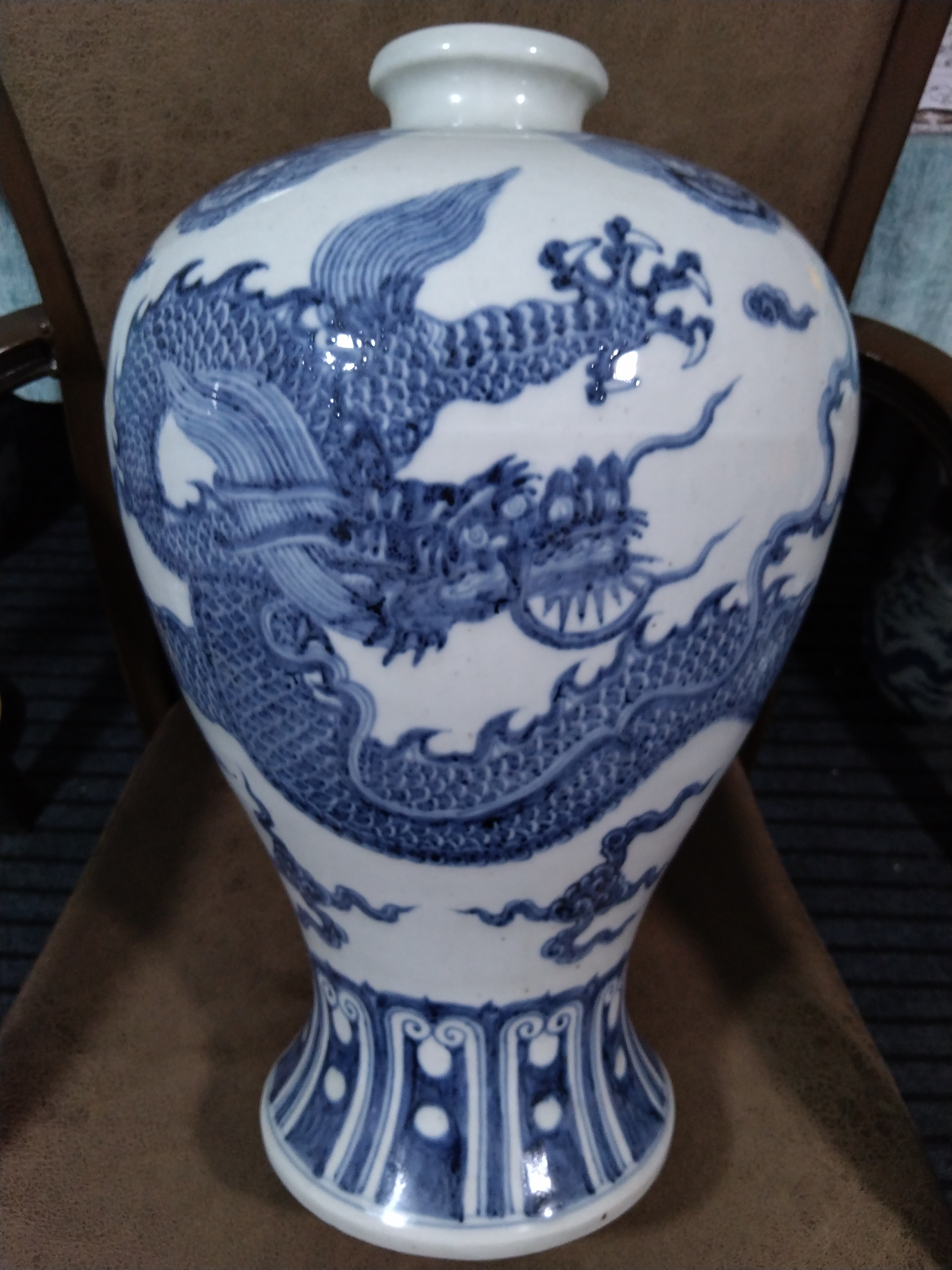 青花瓷云龙纹梅瓶