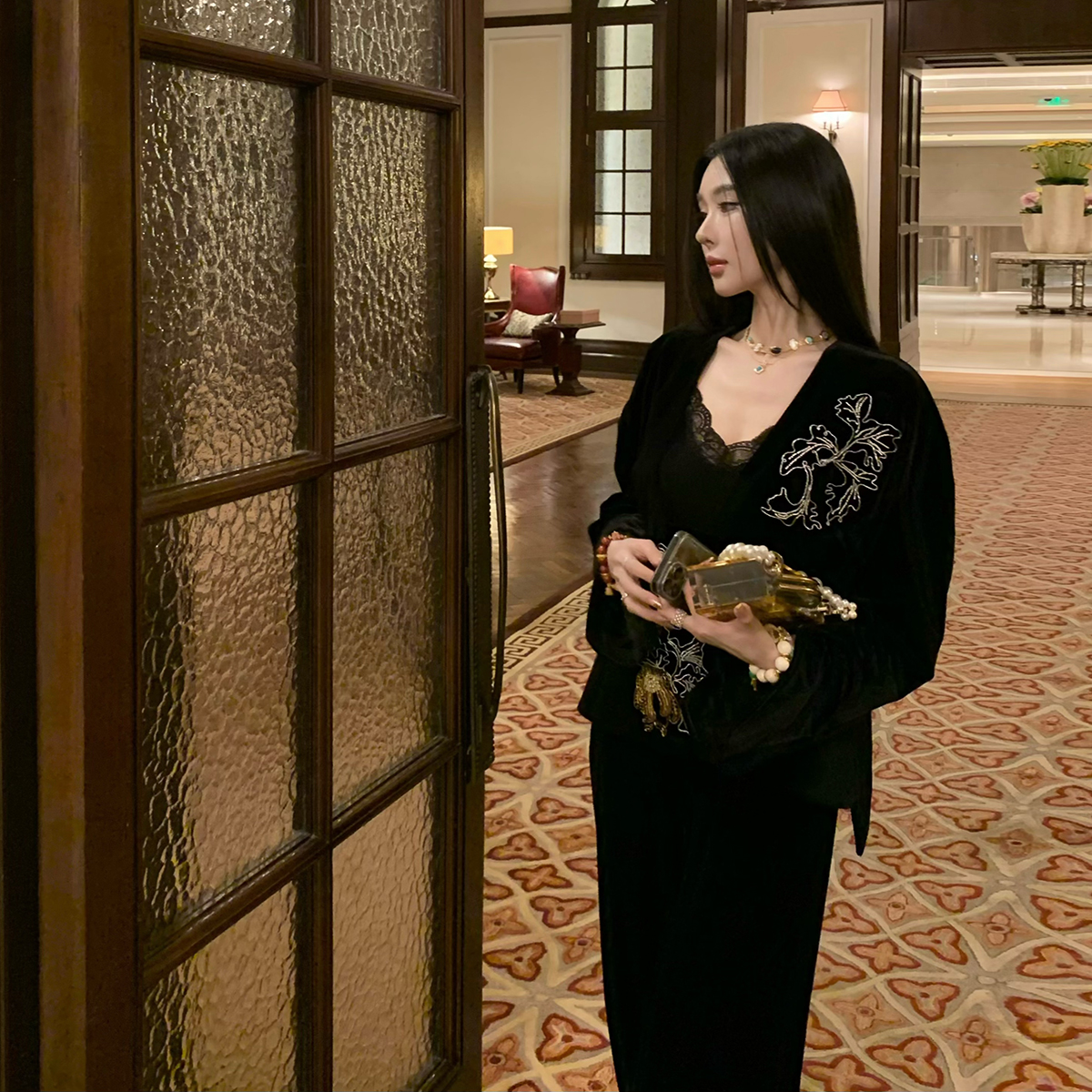 FBB limit冬季新款重工金属丝珠管绣花新中式外套女气质D234091X