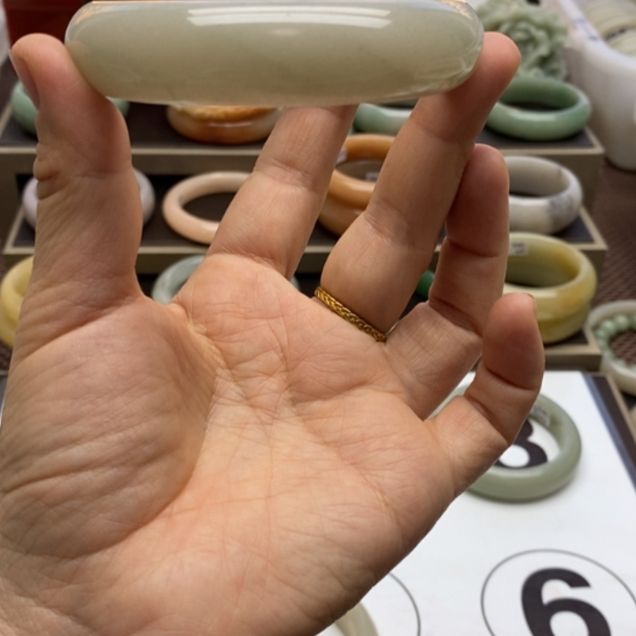 【闪购商品】石英质玉手镯未镶嵌老*66