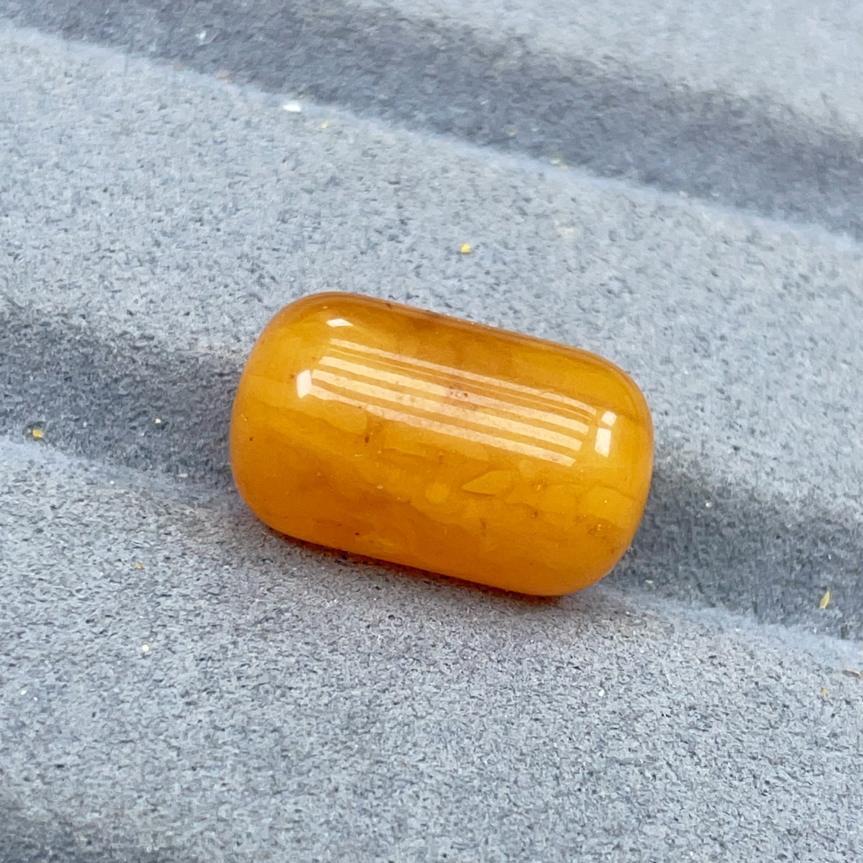 蜜糖色瑕疵蜜蜡桶珠18×11（185号）