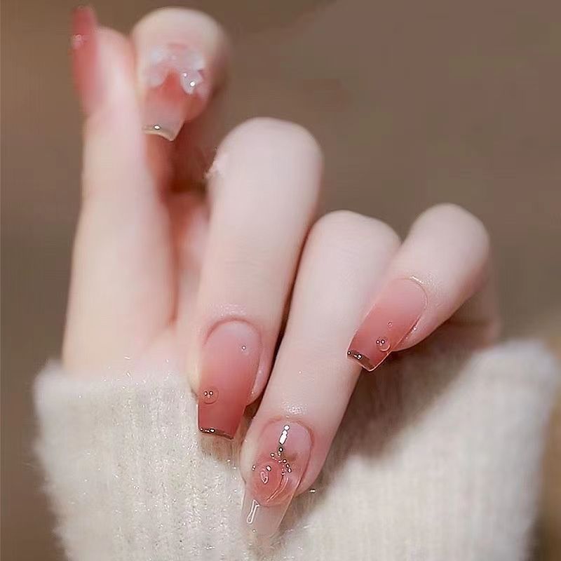 蜜桃乌龙清爽穿戴甲片显白显手长简约温柔气质适合大学生美妆