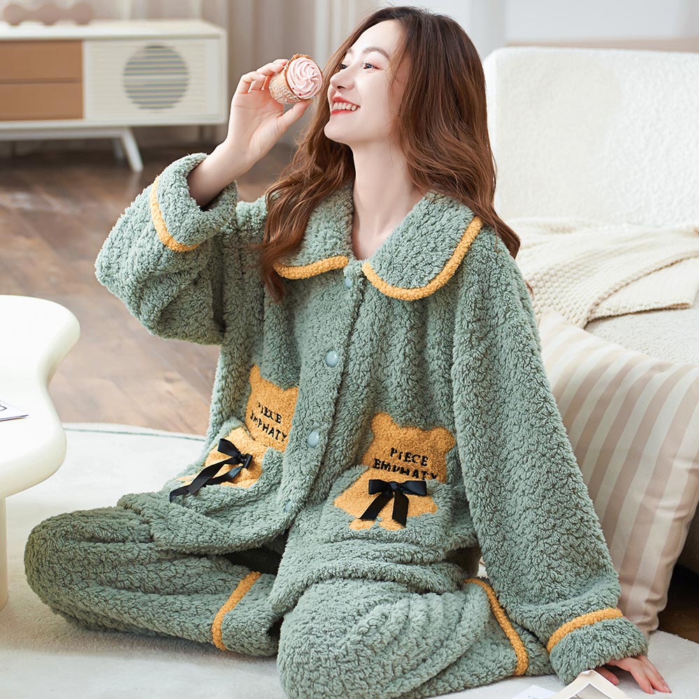 睡衣女秋冬季卡通小熊珊瑚绒家居服法兰绒加厚加绒可外穿保暖套装