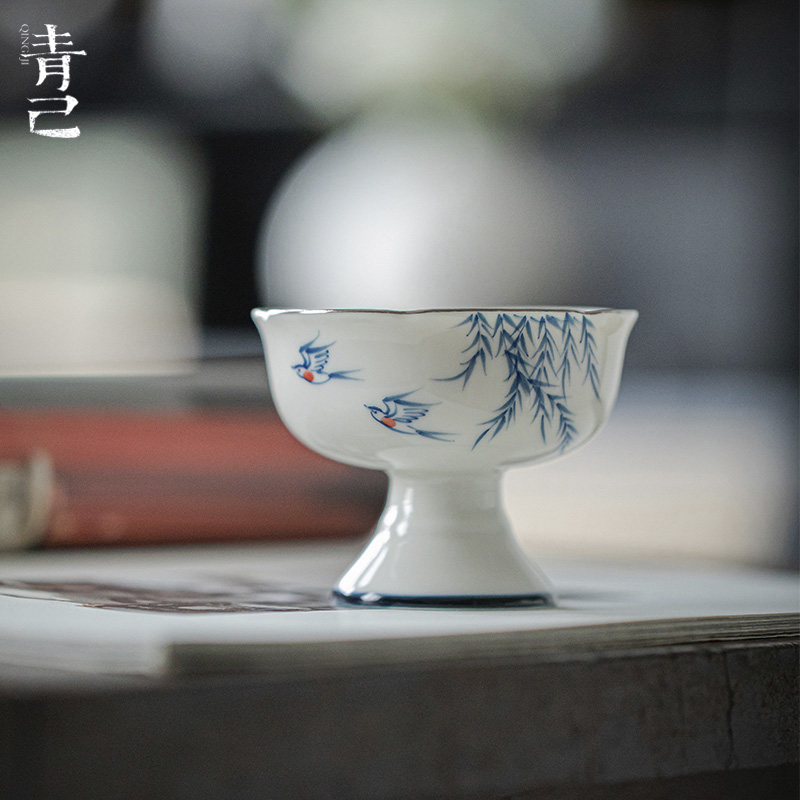 青己-玉瓷-燕归来-棠梨高足杯青花釉下彩手绘主人杯容量60ml