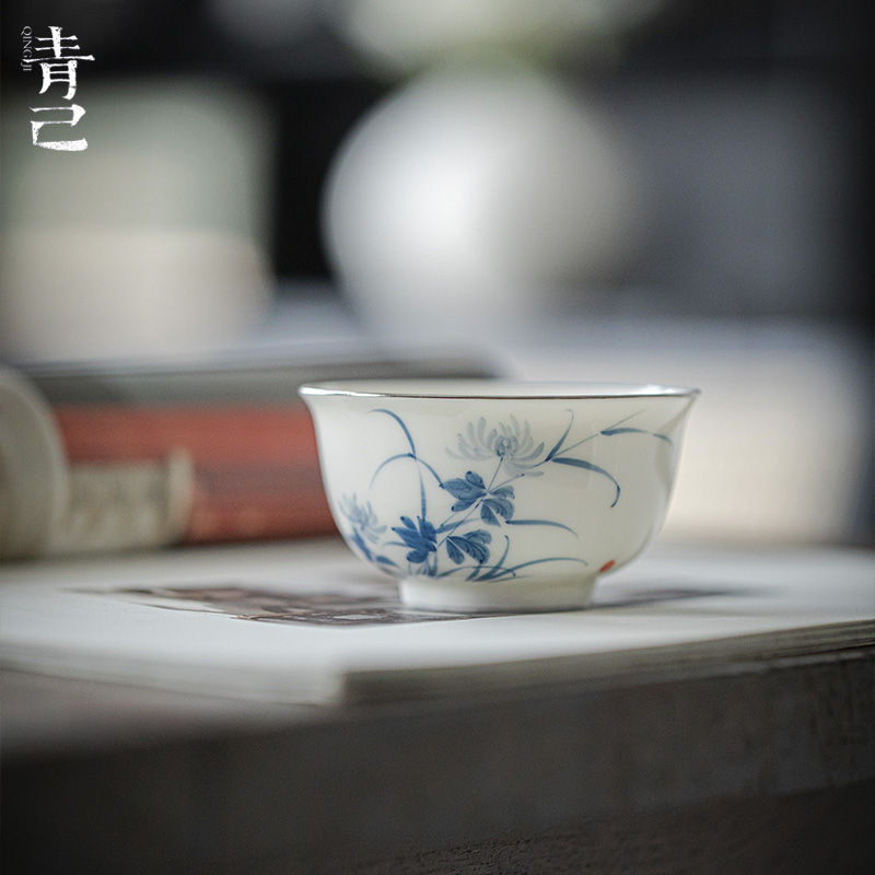 青己-玉瓷-菊瓣-君吟茶杯青花手绘釉下彩主人杯新中式容量80ml