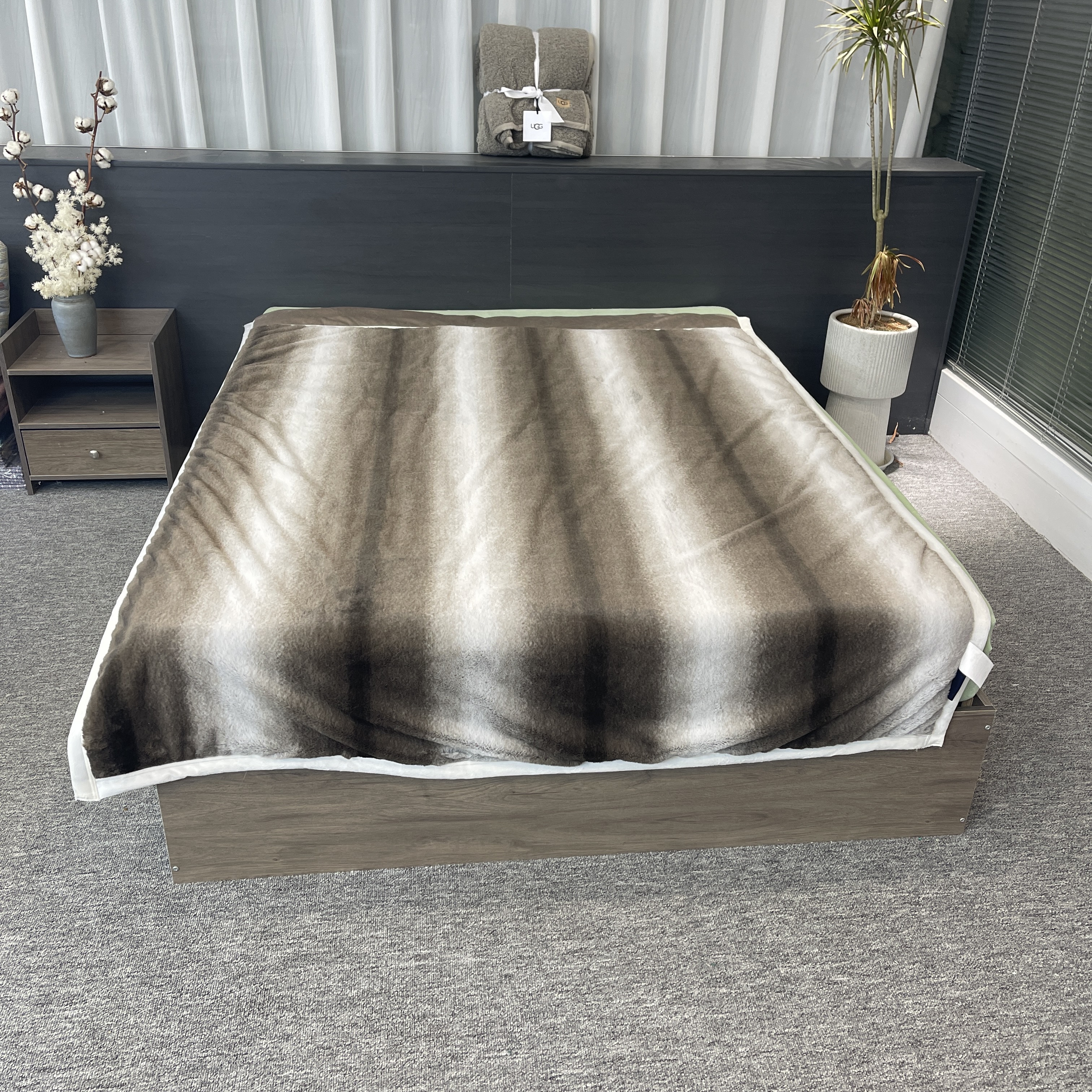 西柚子 1.5*2  卡灰拼接印染兔兔石墨烯发热冬被 泽幕西川原单