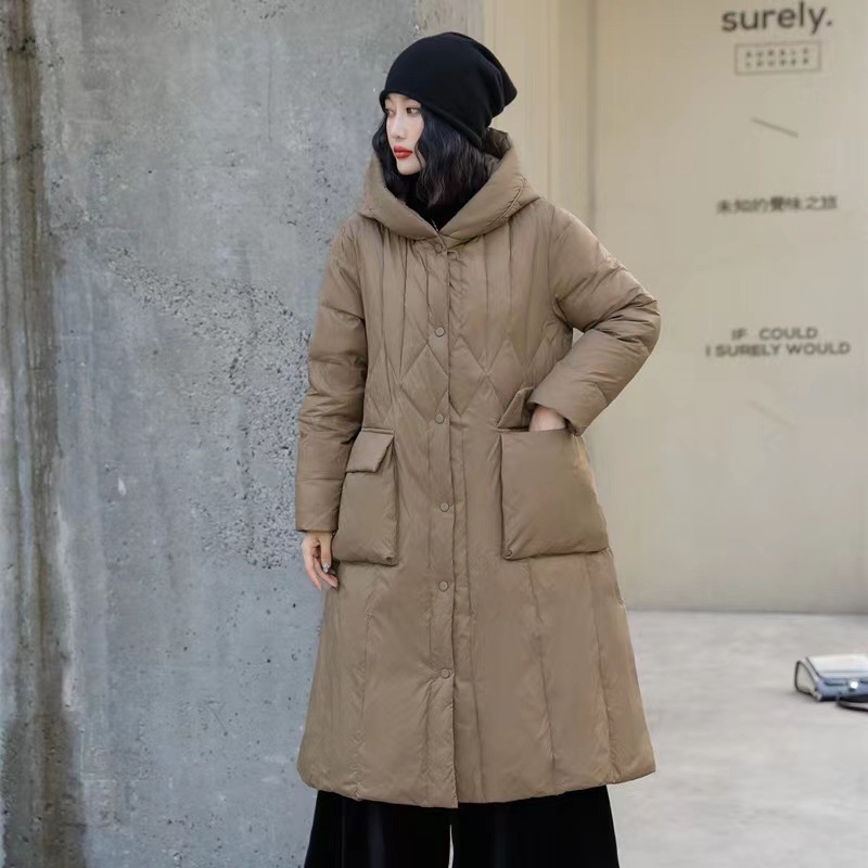 复古民族白鸭绒羽绒服女冬装2023年新款过膝长款连帽菱形格外套
