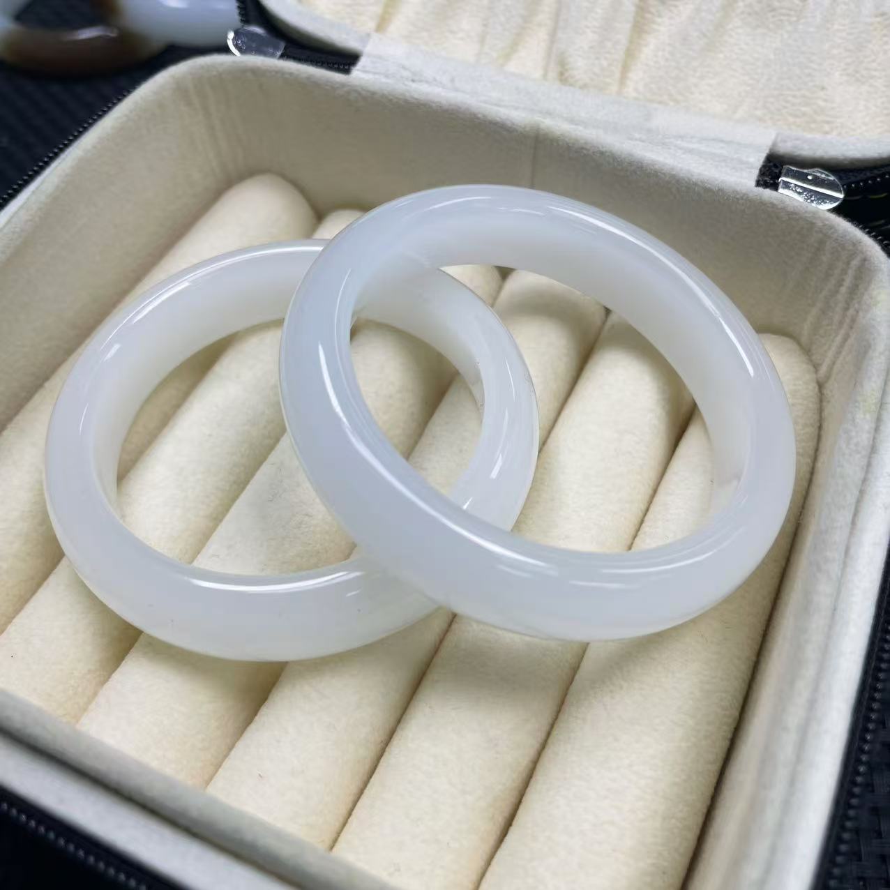 【大喜儿】羊白中宽时尚手镯/发一个