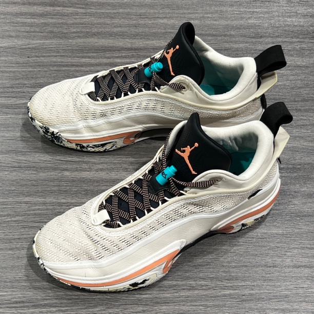 46码/AJ36米白/9新/公价1589 鞋帮剐蹭 店
