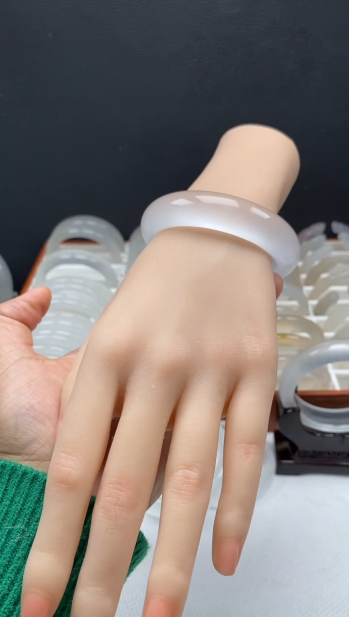 【闪购商品】石英质玉手镯未镶嵌1