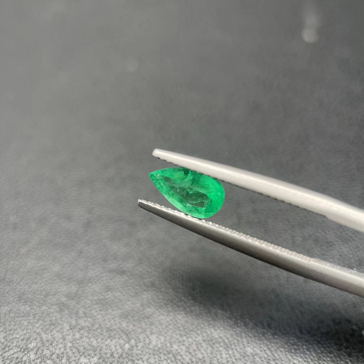 3925-16（0044）/祖母绿水滴形-1.02ct