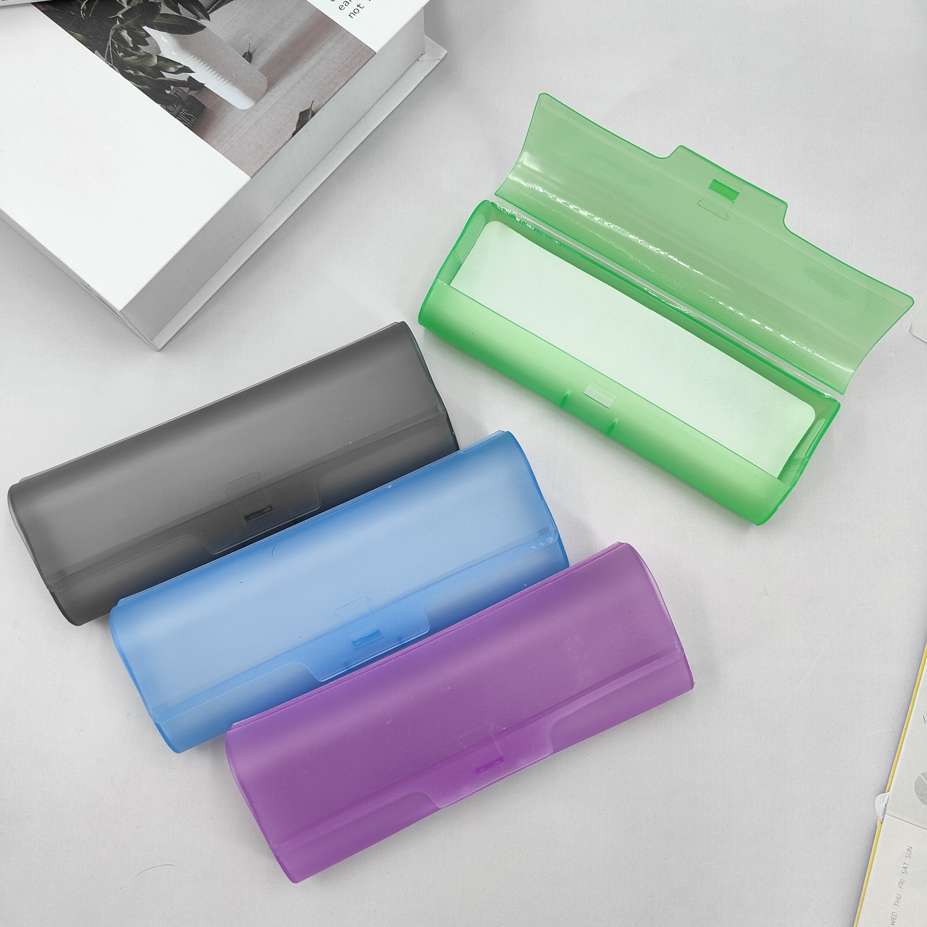 批发塑料眼镜盒超轻便携简单男女老花镜盒子盒子适用近视