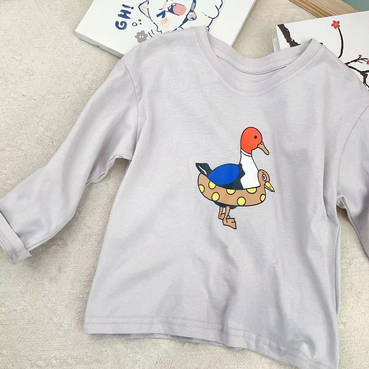 儿童春季新款洋气卡通印花鸭长袖T恤3672
