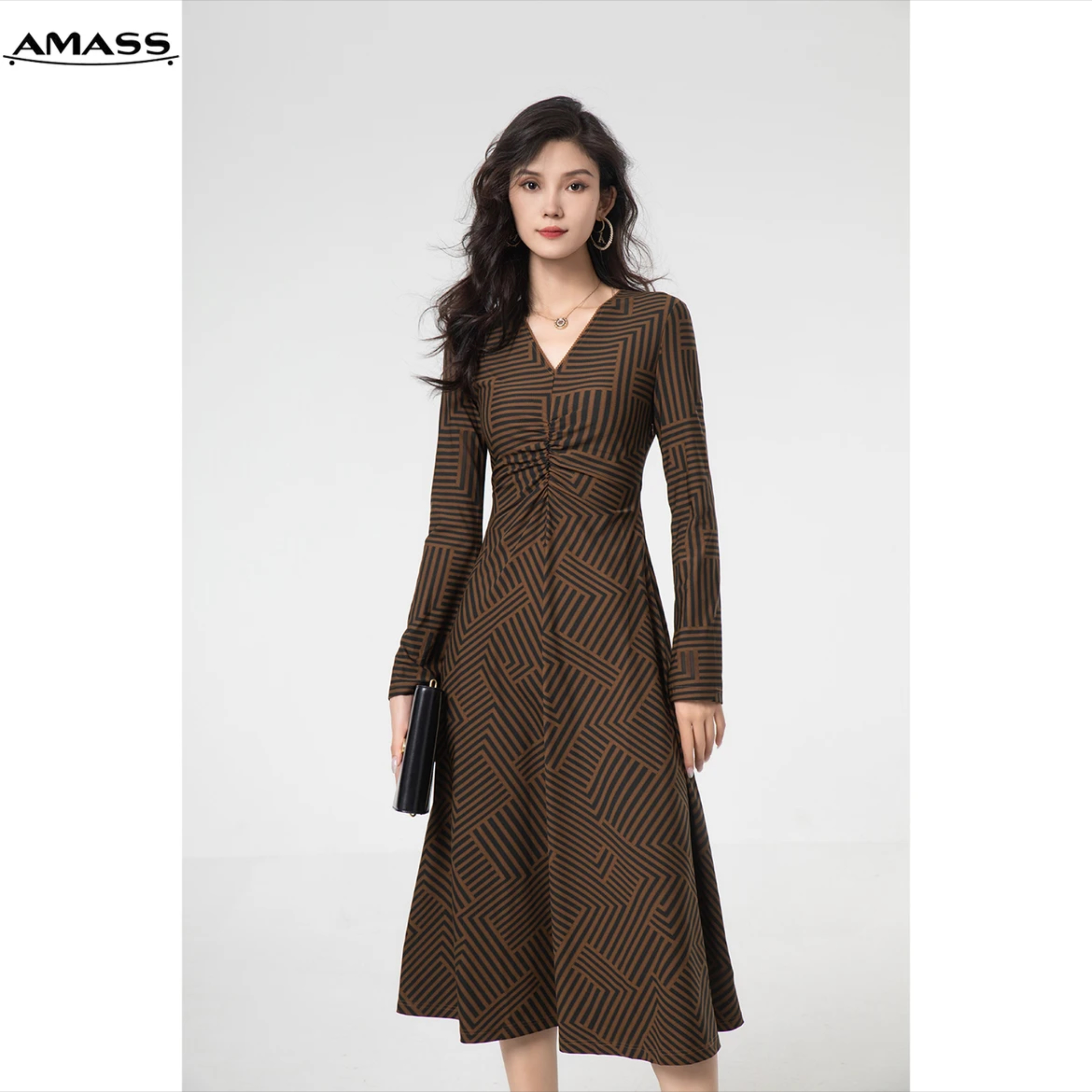 AMASS/阿玛施暗夜黑简约赫本风显瘦V领褶皱A摆长袖连衣裙 5500466