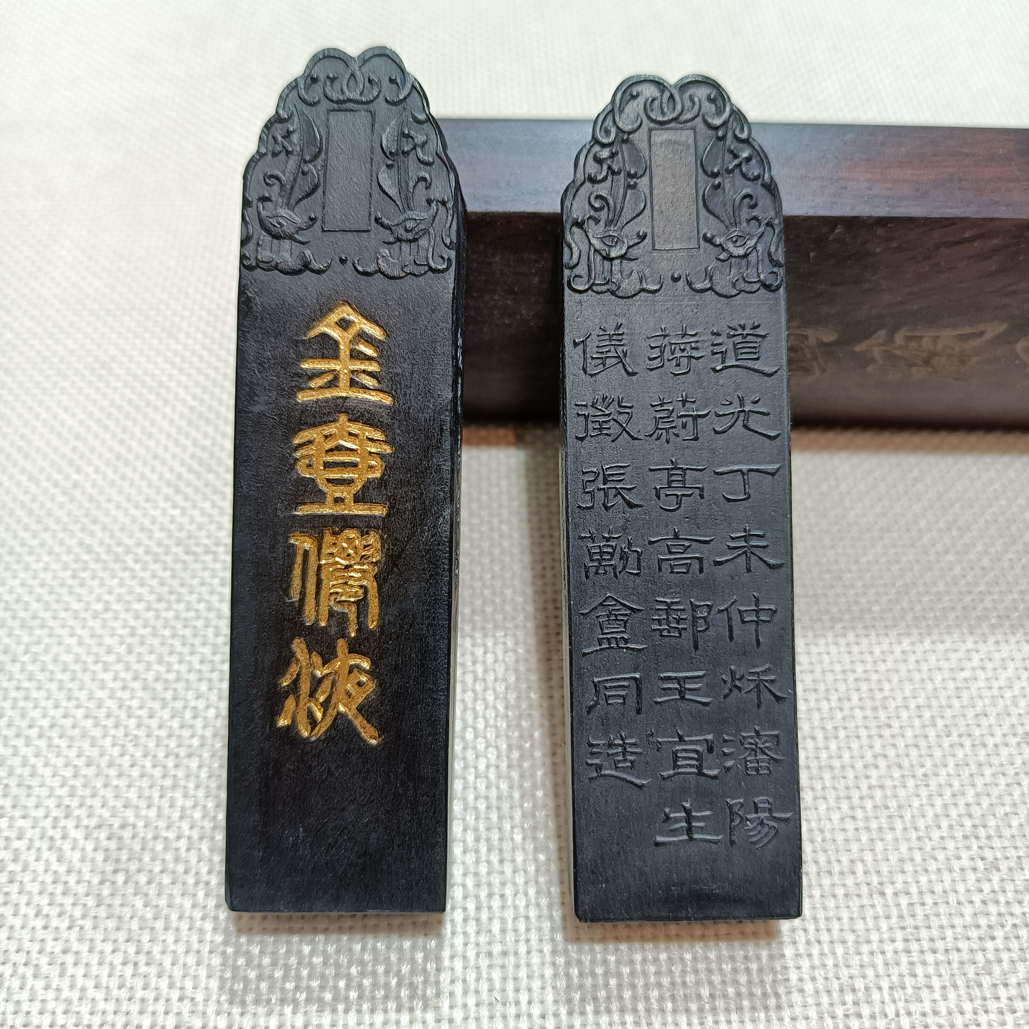 程君房少华墨庄精细油烟微瑕古法一两徽墨墨块墨条，售价为一条