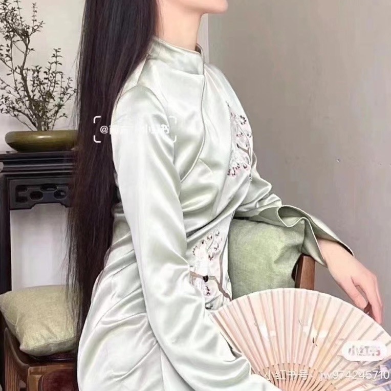 重工刺绣花朵旗袍