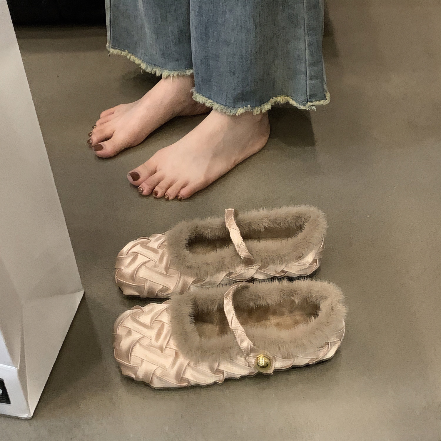 回力瑞四闲晚风温柔甜美平底毛绒单鞋女秋冬外穿毛毛鞋舒适小香风