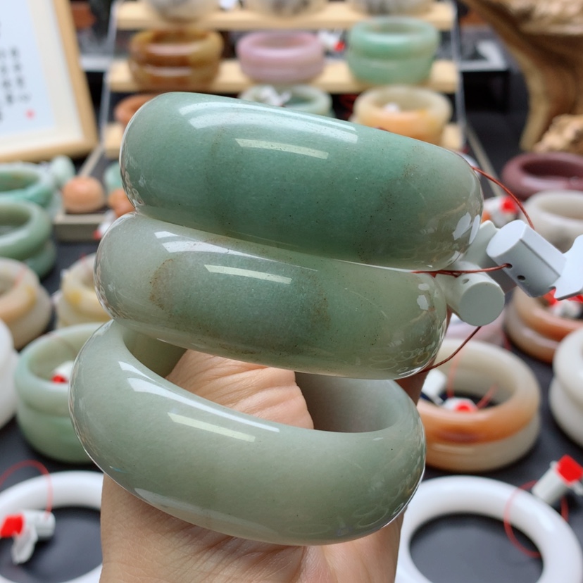 【闪购商品】石英质玉手镯未镶嵌