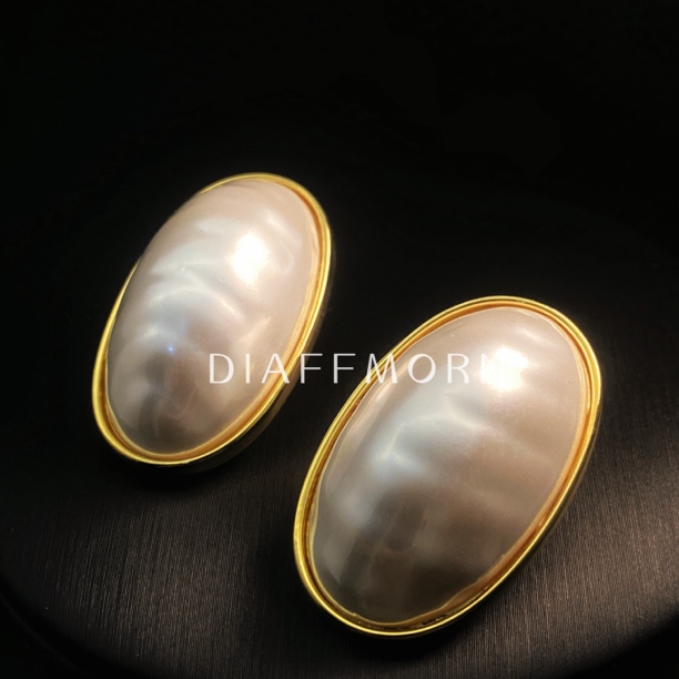 铜合金耳饰 D.F.M〖白月光〗复古港风大牌耳钉简约时尚
