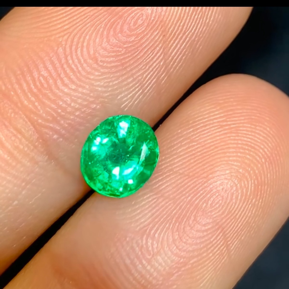 天然阿富汗潘杰希尔祖母绿0.94ct吉尔德证火彩好颜色亮一克拉台面