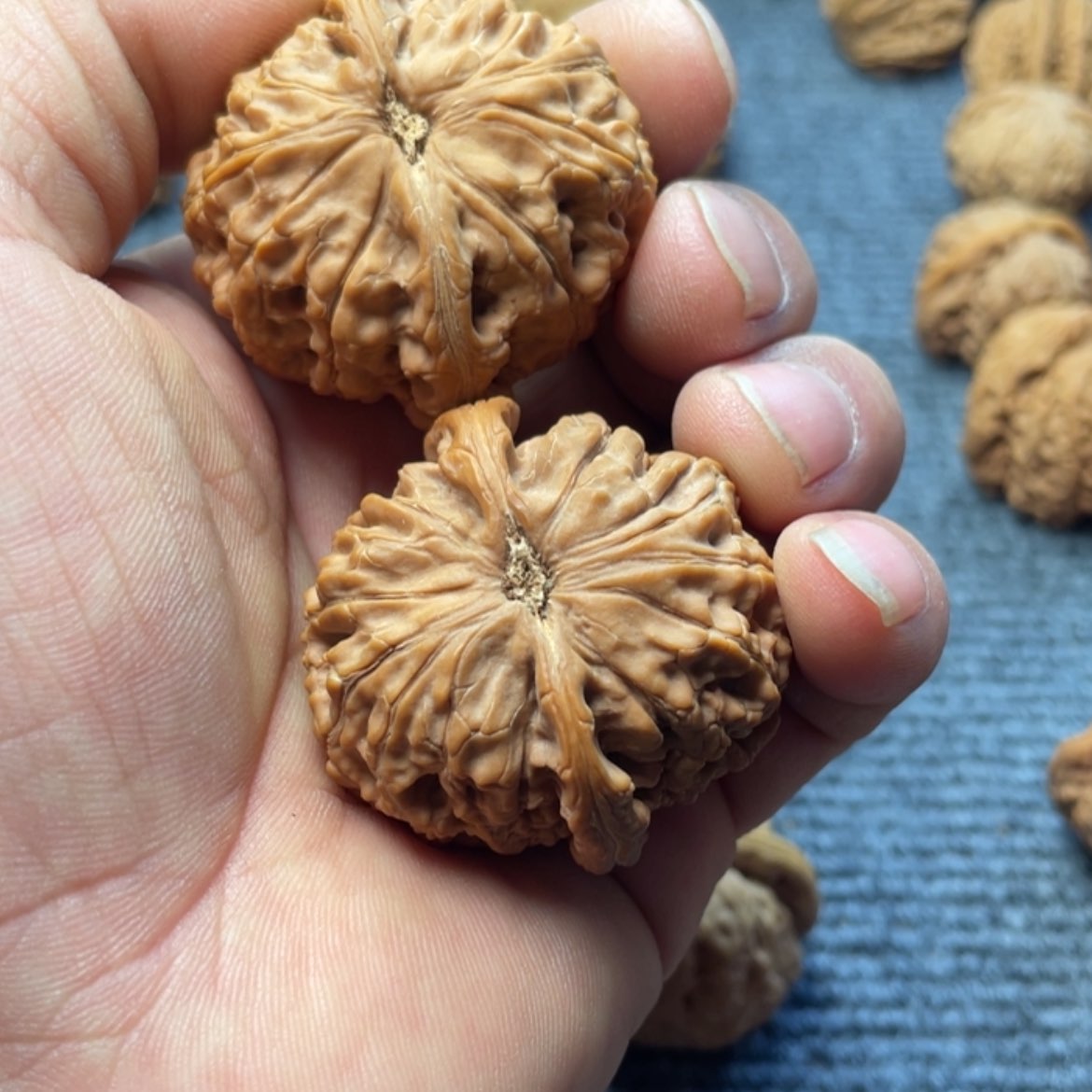 【闪购商品】文玩核桃吊坠扎***勒