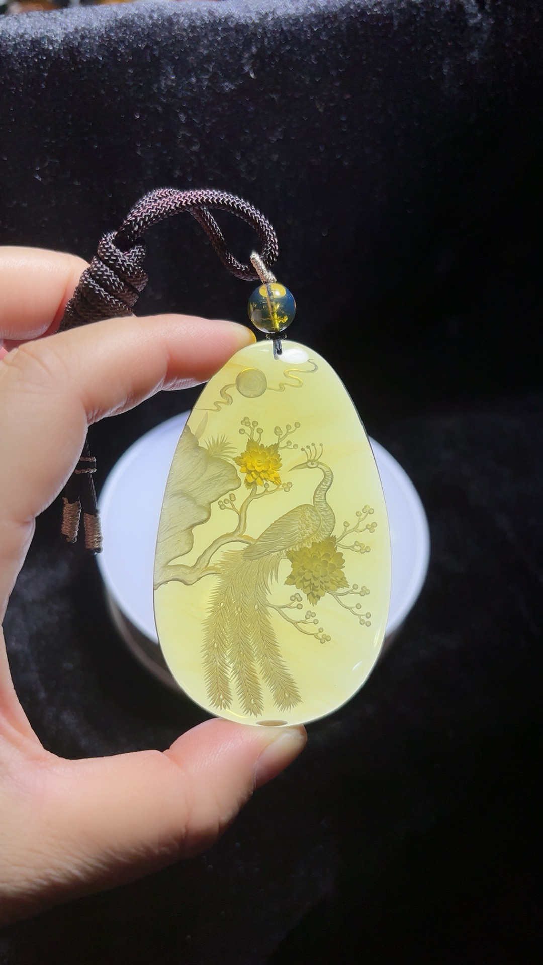 缅甸天然琥珀阴雕（孔雀）