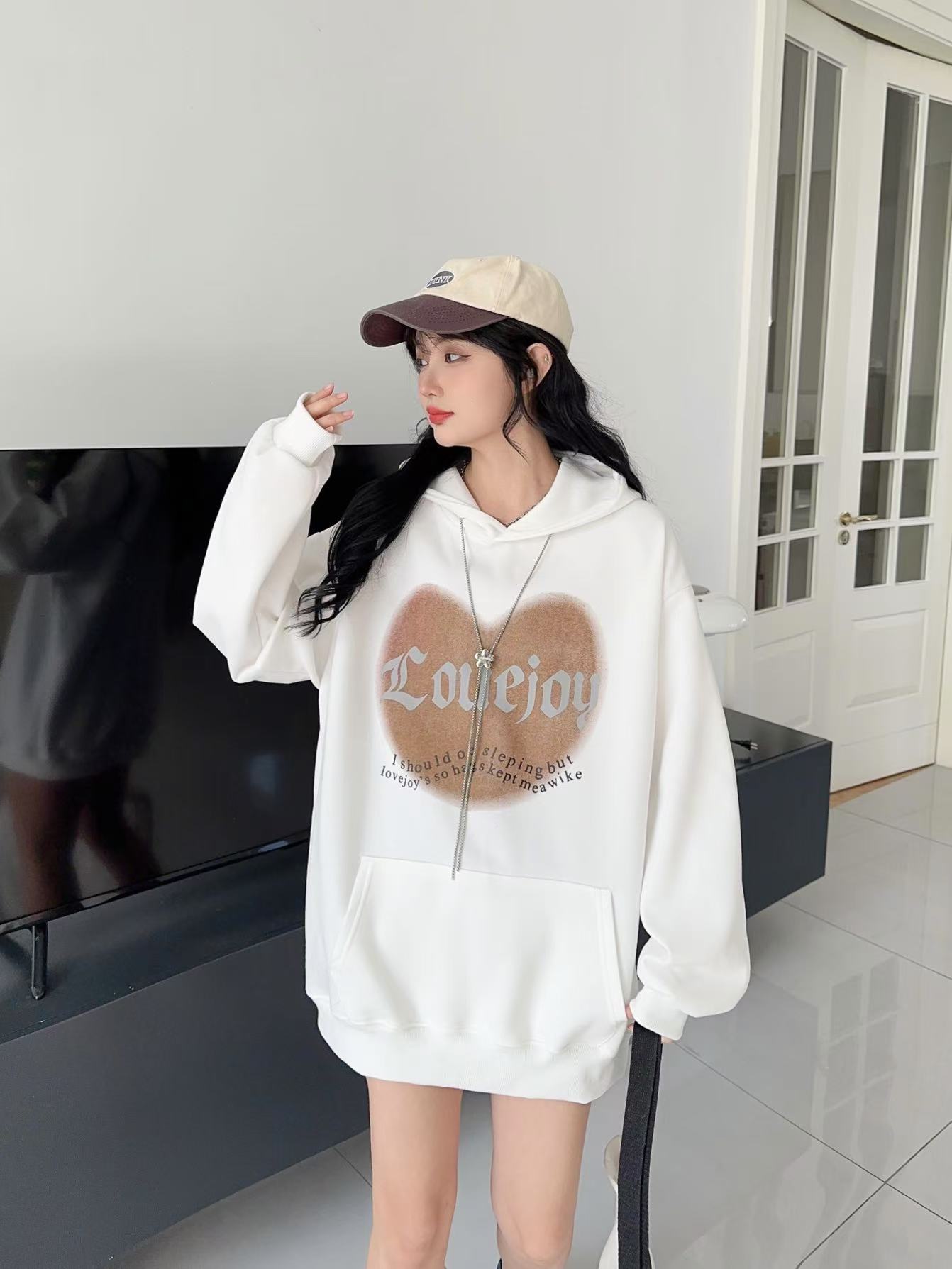 玲玲服饰·【5503】爱心字母带帽卫衣