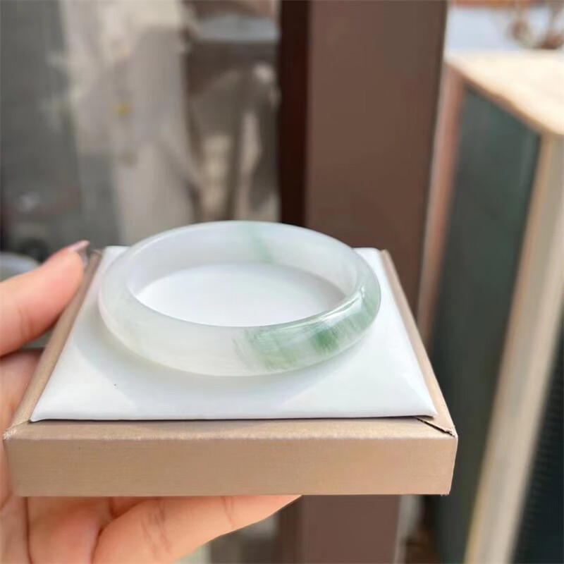 新疆天山翠女士手镯冰翠飘花古风少女款玉镯圆条玉手镯多样性发货