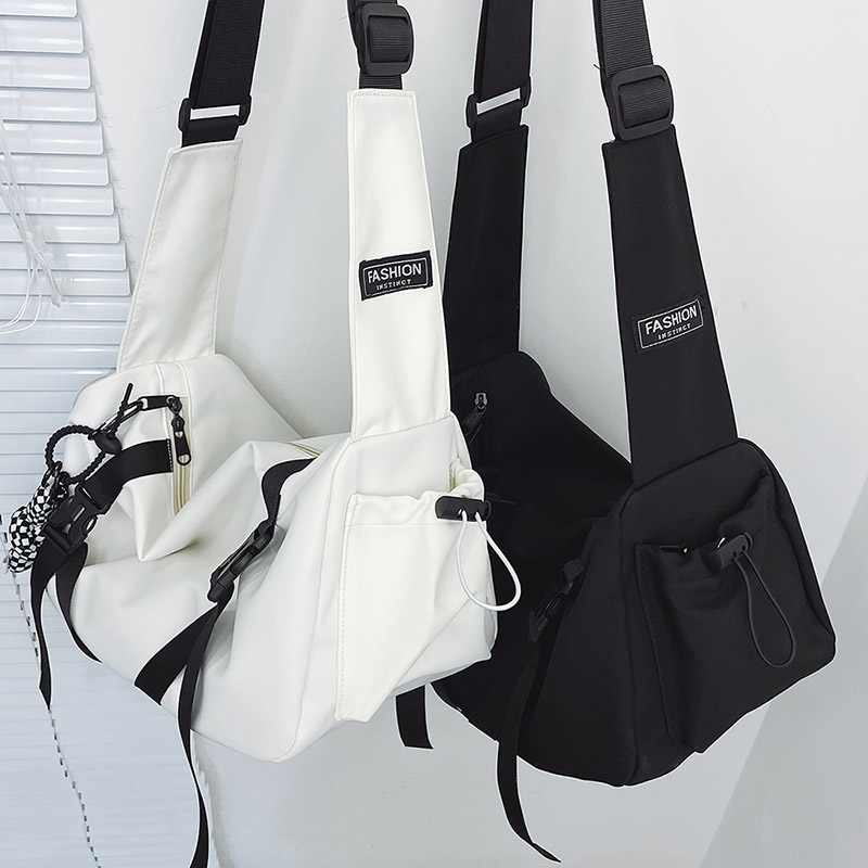 单肩包潮牌ins日系原宿百搭大容量斜挎包男女生包潮流学生邮差包