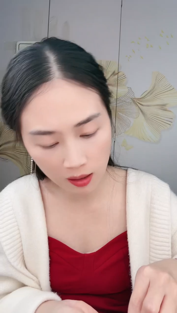 【闪购商品】唇片流苏耳线