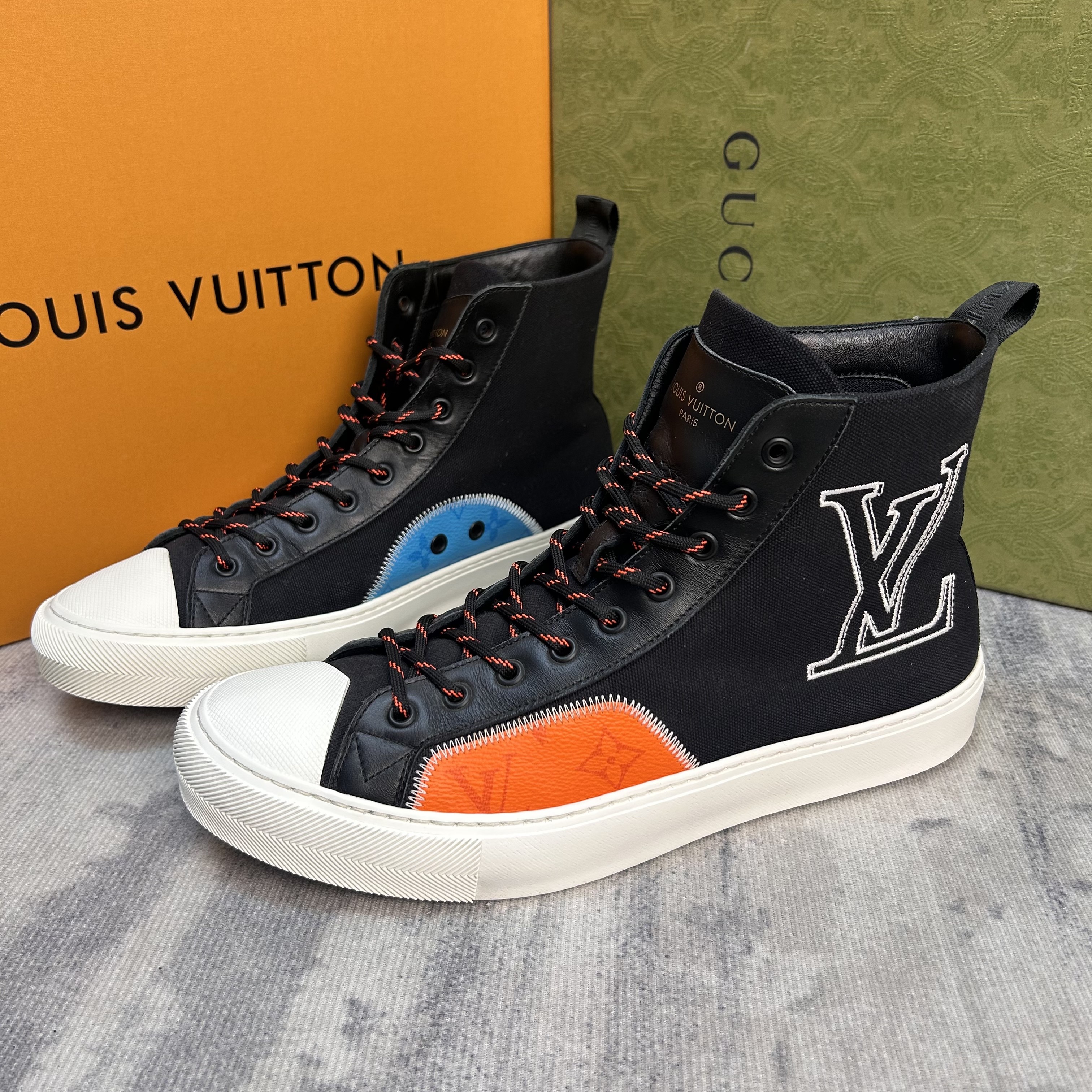 95新 LouisVuitton/路易威登 黑色侧边刺绣大Logo高帮板鞋/42欧
