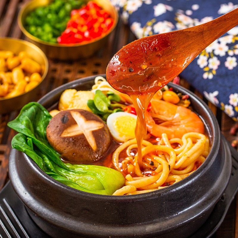 云南风味正宗过桥米线鲜香顺滑4包料送勺子包邮售后有保障