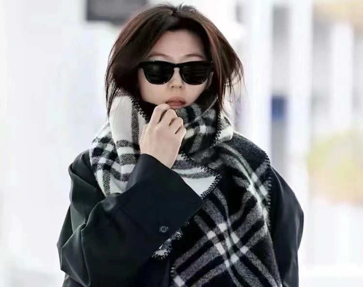 秋冬百搭黑色格子围巾高级感保暖披肩围巾